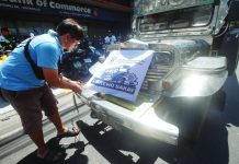 Gov’t to subsidize 50,000 PUVs, fare cuts to cushion commuters A driver puts a “Libreng Sakay” signage on his jeepney along Agoncillo Street in Manila. The city government of Manila pays a minimum P3,500 daily to participating drivers in exchange for providing free rides. PNA