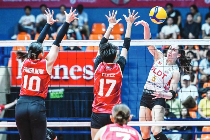 sports PLDT copy PLDT High Speed Hitters’ Savannah Davison scores against the defense of Cignal Super Spikers’ Ivy Perez. PVL PHOTO