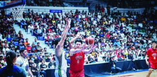 George Isaac Go Is forced to pass the ball while being defended by Terrafirma Dyip’s Geo Chiu. PBA PHOTO