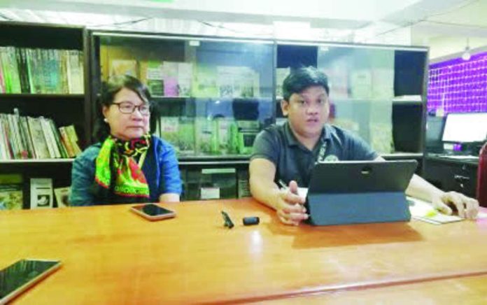 young_agripreneurs_compressed_resized Office of the Provincial Agriculturist Agribusiness and Marketing Coordinator Betty Baldevia (left) and Ge Anthony Recopuerto during an interview on Tuesday, April 28, 2026. Recopuerto invited young agripreneurs to join the Young Farmers Challenge, especially if they have business ideas they want to pursue. PNA PHOTO BY ANNABEL CONSUELO J. PETINGLAY