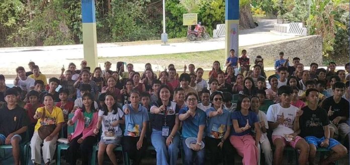Antique_child_laborers_compressed_resized In celebration of Labor Day on May 1, a total of 47 children identified as child laborers in Bongbongan 1-2 and Masanag, Hamtic, Antique received assistance through the Project Angel Tree. PIA-ANTIQUE PHOTO
