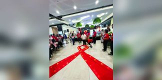 Participants lit candles during the International AIDS Candlelight Memorial 2026 at SM City Bacolod North Block on May 16. The event honored individuals who died from HIV/AIDS and highlighted Bacolod City’s continuing efforts to expand awareness, testing, treatment, and support services for persons living with HIV. BCCO-PIO PHOTO
