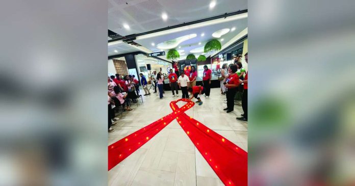 Bacolod HIV copy_compressed_superimposed Participants lit candles during the International AIDS Candlelight Memorial 2026 at SM City Bacolod North Block on May 16. The event honored individuals who died from HIV/AIDS and highlighted Bacolod City’s continuing efforts to expand awareness, testing, treatment, and support services for persons living with HIV. BCCO-PIO PHOTO