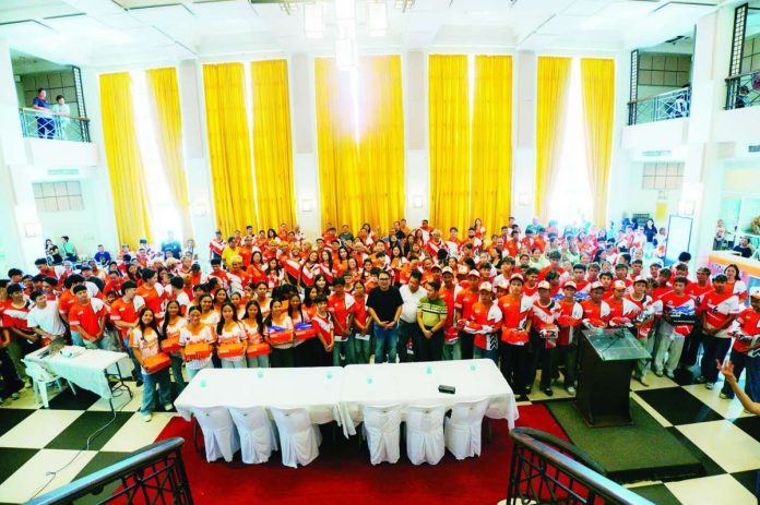 Bacolod City Mayor Greg Gasataya led the send-off ceremony for Bacolod City’s delegation at the Bacolod City Government Center on May 15, where 188 athletes received P19,000 each in financial assistance ahead of the Palarong Pambansa 2026. The city is sending 286 delegates to the national games set from May 24 to June 1 in Agusan del Sur. BCCO-PIO PHOTO