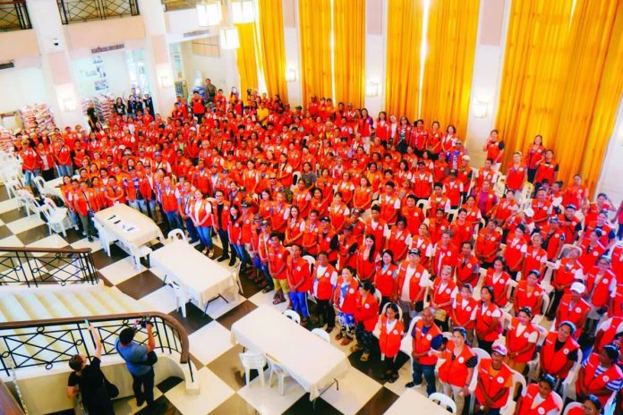 Bacolod_disaster_volunteers_compressed_resized A total of 600 Community Disaster Preparedness Training Volunteers (CDPTVs) from Bacolod City’s coastal barangays stand together during their deployment ceremony, marking their formal activation as frontline responders in disaster-prone communities. BCCO-PIO PHOTO