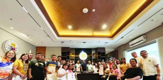 Bacolod City Mayor Greg Gasataya handed over special permits to ambulant vendors during a distribution ceremony at the Bacolod City Mayor’s Office on May 25, formalizing their regulated operations along North Capitol Road under City Ordinance No. 1009, Series of 2022. A total of 42 vendors received permits as part of the city government’s efforts to ensure proper vending regulation, public safety, and orderly street commerce. MAE SINGUAY/PN