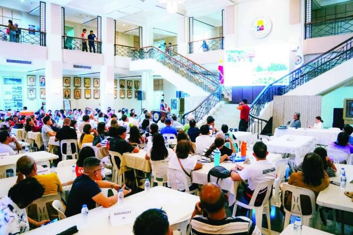 Bacolod_waste_orientation_copy_compressed_resized More than 400 environmental officers from various barangays in Bacolod City participated in a two-day seminar-workshop conducted by the Bacolod Environment and Natural Resources Office (BENRO), in partnership with the Environmental Management Bureau–Negros Island Region (EMB-NIR), at the Bacolod City Government Center lobby on Wednesday morning, May 6, 2026. BCCO-PIO PHOTO