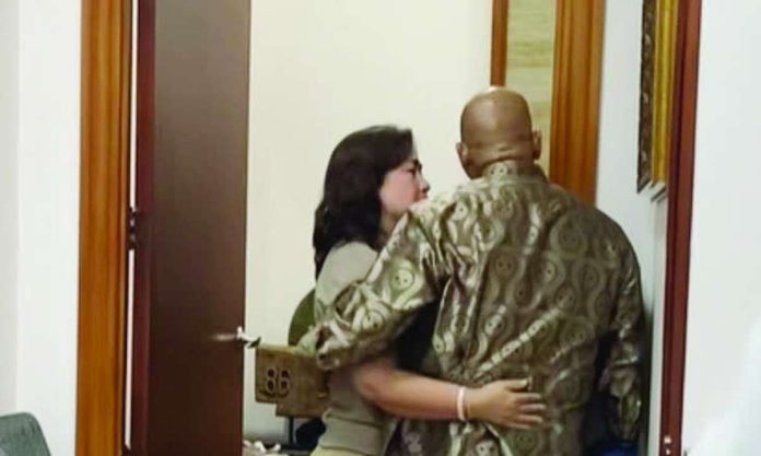 Bato_wife.JPG_resized On May 13, Sen. Ronald “Bato” Dela Rosa and his wife Grace Nancy share a moment amid reports of his impending arrest over cases filed before the International Criminal Courton April 13. Hours later, he left the Senate premises and disappeared from public view. GMA NEWS SCREENGRAB FROM KAPUSO MO, JESSICA SOHO VIDEO