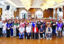 Capiz gov’t partners with PCIC-6 to provide free crop insurance to farmers Gov. Fredenil H. Castro joined officials of the Philippine Crop Insurance Corporation Region 6 (PCIC-6) and local farmers following the signing of the Memorandum of Agreement for the Calamity Crop Insurance Project at the Capiz Provincial Capitol. The partnership will provide free crop, credit, and life term insurance coverage to qualified rice and corn farmers in Capiz from 2026 to 2028. PCIC-6 PHOTO