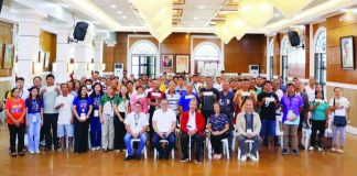 Gov. Fredenil H. Castro joined officials of the Philippine Crop Insurance Corporation Region 6 (PCIC-6) and local farmers following the signing of the Memorandum of Agreement for the Calamity Crop Insurance Project at the Capiz Provincial Capitol. The partnership will provide free crop, credit, and life term insurance coverage to qualified rice and corn farmers in Capiz from 2026 to 2028. PCIC-6 PHOTO