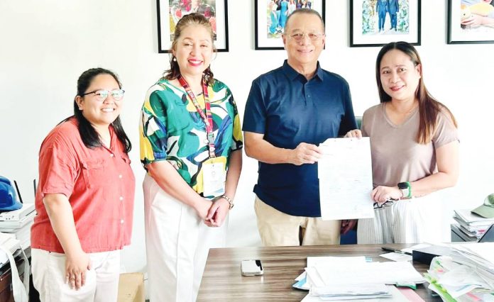 Iloilo Provincial Administrator Raul Banias and Provincial Education Management Office head Freda Fajardo lead the turnover of an P18-million check to the personnel of the Schools Division Office of Iloilo Province on May 7, 2026 as financial support for Western Visayas delegates competing in the 2026 Palarong Pambansa. PHOTO COURTESY OF BANIAS’ FACEBOOK PAGEs