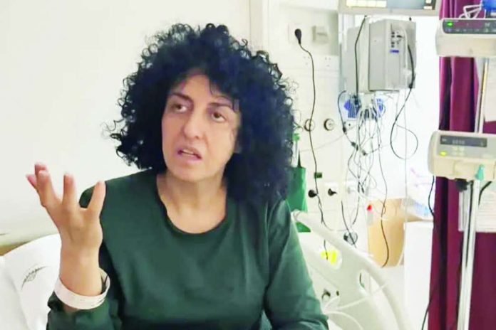 Iran_compressed_resized An undated photograph posted by lawyer Chirinne Ardakani showing Iranian Nobel Prize-winning human rights activist Narges Mohammadi gesturing from a hospital bed in Iran. CHIRINNE ARDAKANI