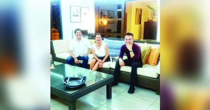Mabanta Palace denial copy_superimposed Franco Mabanta appears with now-President Ferdinand Marcos Jr. and First Lady Liza Araneta-Marcos in a December 2021 Facebook post from Mabanta’s account, amid Malacañang’s denial of close ties between the President and the online media network founder.