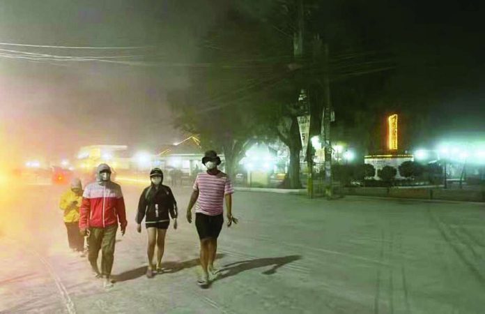 Mayon_unrest_copy_compressed_resized Thick volcanic ash covers streets, disrupting visibility and movement in affected Albay towns as of Sunday, May 3, 2026. The Philippine Institute of Volcanology and Seismology HAS confirmed pyroclastic density currents, or fast-moving flows of hot gas and volcanic debris, on Mayon’s slopes. CHRISTOPHER ORBETA / PHILIPPINE DAILY INQUIRER