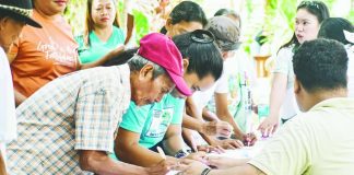 Fisherfolk in Ajuy, Iloilo register for various government support services during the celebration of Fisherfolk Day on May 27, 2026. The event provided free medical and dental services, livelihood assistance, fisheries education, and other support programs aimed at improving the welfare of coastal communities. BFAR-6