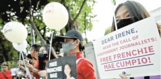 Press freedom advocates protest the detention of Tacloban City-based investigative journalist Frenchie Mae Cumpio, who now holds the record for the country’s longest-imprisoned journalist on “bogus terrorism-related grounds.” INQUIRER FILE PHOTO