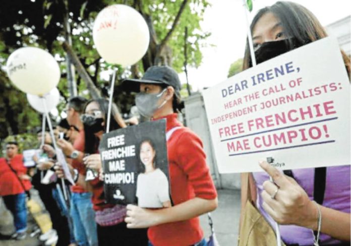 PH press Press freedom advocates protest the detention of Tacloban City-based investigative journalist Frenchie Mae Cumpio, who now holds the record for the country’s longest-imprisoned journalist on “bogus terrorism-related grounds.” INQUIRER FILE PHOTO