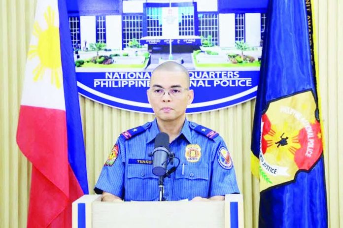 PRO6_new_chief_compressed_resized NEW PRO-6 CHIEF. Police Brigadier General Randulf Tuaño assumed post as the new regional director of Police Regional Office 6 (PRO-6), replacing Brigadier General Josefino Ligan following a recent PNP reshuffle. Tuaño, a member of the PNPA Class of 1995, previously served as the PNP Chief Spokesperson and head of the Public Information Office. GMA NEWS PHOTO