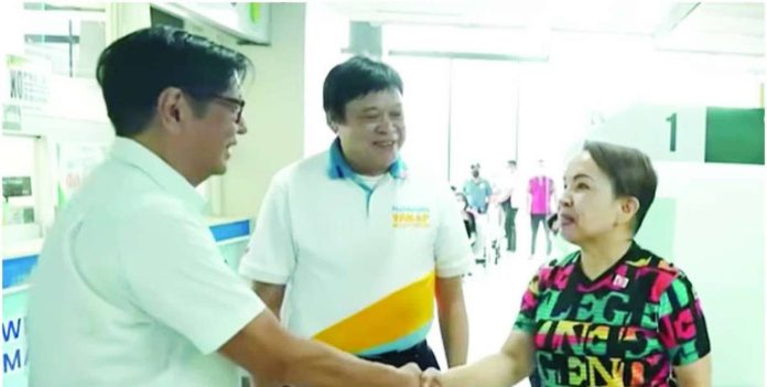 PhilHealth_compressed_resized President Ferdinand R. Marcos Jr. and PhilHealth president and chief executive officer Dr. Edwin M. Mercado visited St. Elizabeth Hospital, Inc., where PhilHealth members were actively benefiting from the agency’s expanded healthcare packages.