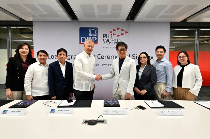 Photo - DBP boosts housing drive with P2-B loan for top developer (1) Photo shows DBP President and CEO Michael O. de Jesus (fourth from left) shaking hands with PH1 World Landscapes Chairman Edgar Saavedra (fourth from right) during the loan signing ceremony. Also present in the photo are DBP Senior Vice President Daniel M. Gonzales (third from left) and PH1 World Landscapes President Ma. Gilda G. Alcantara (third from right) along with other DBP and PH1 officials.
