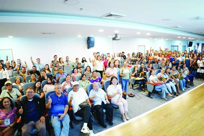banner_for_may18_(2)_compressed_resized DEVELOPING LEADERS, DELIVERING BETTER SERVICE. Iloilo City continues to strengthen public service through the Barangay Academy, a program that equips local leaders and public servants with skills in governance, development planning, fiscal responsibility, resilience, and responsive legislation. Recognizing that development goes beyond infrastructure, the City Government remains committed to building strong institutions and competent, accountable leaders dedicated to serving the Ilonggo people. Meanwhile, under SDG 8: Decent Work and Economic Growth, Iloilo City’s community-driven program, SIGE Asenso, earned recognition from the DILG Sustainable Development Goal Achievement Champions and Exemplars (SDG ACEs) for its impactful initiatives. The citation was personally awarded by DILG Region 6 director Juan Jovian Ingeniero to Mayor Raisa S. Treñas. PHOTOS BY JADE DEQUIÑA/CMO
