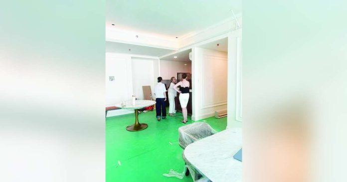 bea alonzo1 copy_superimposed Bea Alonzo at the posh condominium unit in Rockwell, Makati. X/@BEIALONZO PHOTOS