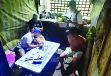Police operatives inventory plastic sachets of suspected shabu seized from a 34-year-old car painter (right, sitting) during a buy-bust operation in Zone 3, Barangay Barroc, Tigbauan, Iloilo. The operation yielded around 80 grams of illegal drugs valued at P544,000. IPPO PHOTO