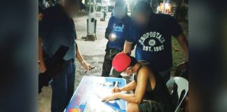 Operatives of the Dumangas Municipal Police Station displayed six plastic sachets containing suspected shabu weighing about 50 grams with an estimated street value of P340,000, along with marked money and other evidence, following a buy-bust operation that led to the arrest of a high-value individual in Barangay Lopez Jaena, Dumangas, Iloilo on May 25, 2026. IPPO PHOTO