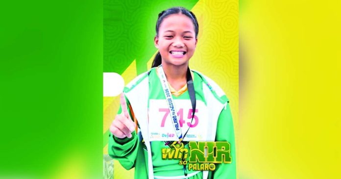 Ashley Nicole Silvor flashes No. 1 after shattering the Palarong Pambansa electronic record in the elementary girls’ 400-meter dash with a time of 1:00.09, delivering glory for the Negros Island Region-The Vipers in Agusan del Sur. The La Castellana native clinched the gold medal in her first-ever Palaro appearance.
