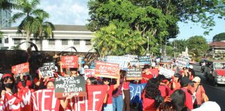Multi-sectoral groups stage a protest in front of the Iloilo Provincial Capitol on Friday to mark this year’s Labor Day. The demonstrators highlight demands for a decent, livable wage hike. The Department of Labor and Employment Region 6, meanwhile, says the Regional Tripartite Wages and Productivity Board is currently assessing a petition for a P250 daily wage increase for private sector workers across the region. AJ PALCULLO/PN
