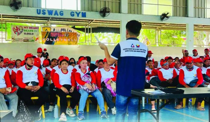 ime_pasada_copy_compressed_resized Public utility vehicle drivers and passenger assistance officers attend an orientation and contract signing for the Department of Labor and Employment’s TUPAD: Tuloy Pasada Program at Uswag Gym in Barangay Buntatala, Jaro, Iloilo City on May 1. The briefing, in coordination with the Land Transportation Franchising and Regulatory Board, outlined guidelines for the pilot rollout aimed at providing temporary employment and fuel crisis assistance to transport workers in Western Visayas. LTFRB-6