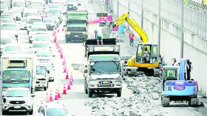 infra_spending_copy_compressed_resized_resized Infrastructure and capital outlays plummeted 48 percent to P59.1 billion in March 2026 from a year ago, according to the latest data from the Department of Budget and Management. PHOTO COURTESY OF INQUIRER.NET