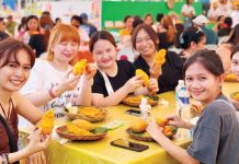 18 tons of sweet Guimaras mangoes await Manggahan Festival tourists Festivalgoers enjoy fresh Guimaras mangoes during the “Mango Eat-All-You-Can” event held at the Manggahan Village, Capitol Grounds in Jordan, Guimaras, on May 17, 2026. The event remains a crowd favorite during the annual Manggahan Festival, showcasing the island’s world-famous sweet mangoes. MAI LADIAO/PN