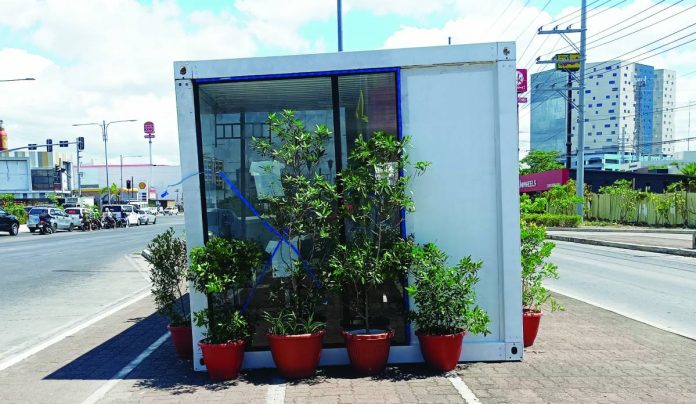 A newly installed cooling station along Diversion Road in Mandurriao, Iloilo City offers a temporary refuge from extreme heat, with basic seating and shaded space designed to serve commuters and other vulnerable residents during peak daytime temperatures. AJ PALCULLO/PN