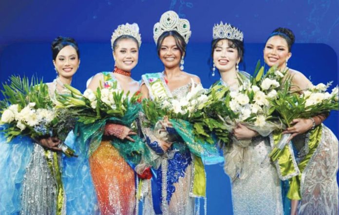 neljoy miss balabag copy Samantha Nicole de la Cruz (center) of Barangay Balabag, Pavia, Iloilo beams after being crowned Miss Carabao-Carroza Festival Queen 2026 at the Pavia Public Plaza on May 3. The other winners are Liga Queen Angela Kris Caidic of Barangay Ungka 2, Sangguniang Kabataan Queen Daicel Joy Asgar of Barangay Mali-ao, First Runner-Up – Jana Sofia Lamparero of Purok 1, and Second Runner-Up Jiaan Queenell Bysshe Flores of Purok 4. PHOTO FROM BALITA PAVIANHON