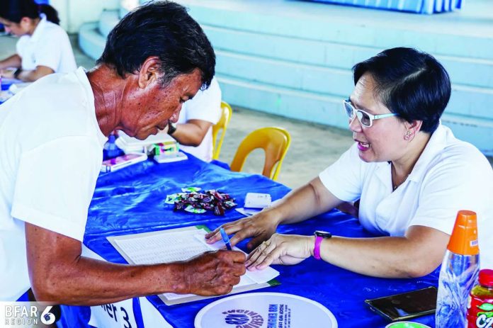 Around 38,300 fisherfolk from different provinces and municipalities across Western Visayas are expected to benefit from the continuing rollout of assistance, according to the Bureau of Fisheries and Aquatic Resources. The payout started in Banate, Iloilo on May 11. 2-26. BFAR-6