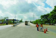 Truck rams Buhang Flyover vertical clearance barrier; city gov’t eyes stricter enforcement, more signage The Buhang Flyover in Jaro, Iloilo City is left without its height clearance barrier after an oversized wingvan crashed into the structure on the night of May 2, 2026 knocking down the metal frame that once warned overheight vehicles. The damaged clearance assembly now lies dismantled beside the roadway, while traffic enforcers tighten monitoring at the flyover entrance. Authorities said the truck violated city regulations banning large vehicles from using flyovers and is now facing penalties, as officials push for the immediate installation of more visible signage and safety measures to prevent a repeat of the incident. AJ PALCULLO/PN