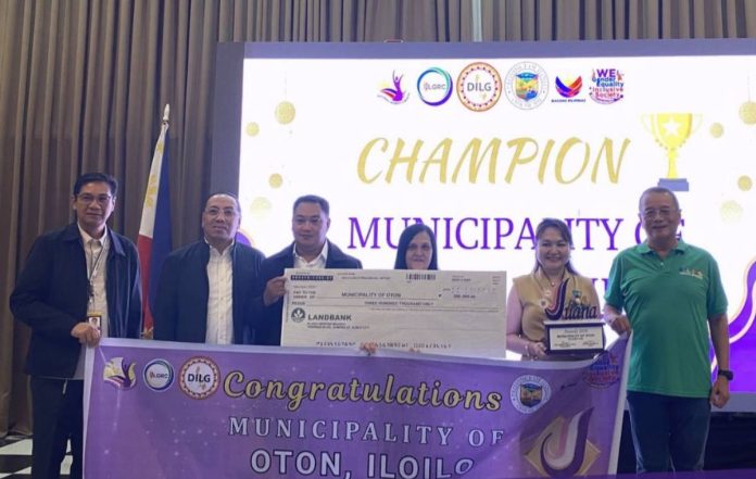 oton-juana-awards Photo courtesy of DILG Iloilo Province