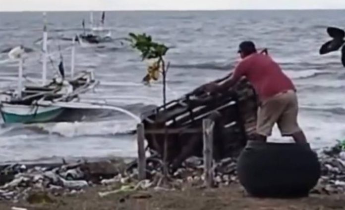 shoreline-dumping Photo courtesy of Bacolod City Communications Office - PIO
