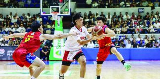 Barangay Ginebra San Miguel Kings’ Ralph Cu is forced to pass the ball after being bothered by the defense of Rain or Shine Elasto Painters' Vince David and Adrian Nocum. PBA PHOTO