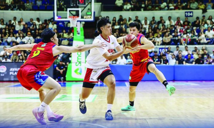 sports_CU_copy_compressed_resized Barangay Ginebra San Miguel Kings’ Ralph Cu is forced to pass the ball after being bothered by the defense of Rain or Shine Elasto Painters' Vince David and Adrian Nocum. PBA PHOTO