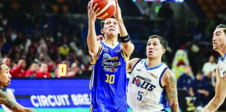 Magnolia Chicken Timplados Hotshots’ Jerom Lastimosa attacks the basket for a layup during their quarterfinal victory over Meralco Bolts. PBA PHOTO