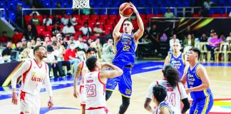 Magnolia Chicken Timplados Hotshots’ Zavier Lucero pulls up for a shot against Titan Ultra Giant Risers’ Mark Denver Omega. PBA PHOTO
