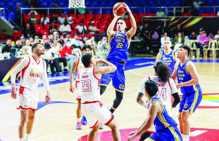 sports_PBA_compressed_resized Magnolia Chicken Timplados Hotshots’ Zavier Lucero pulls up for a shot against Titan Ultra Giant Risers’ Mark Denver Omega. PBA PHOTO