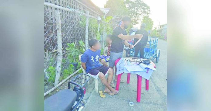 tanod-welder Around P952,000 worth of suspected shabu was confiscated from a barangay tanod and a welder during a buy-bust operation in Barangay Tabugon, Dingle, Iloilo on May 4, 2026. IPPO PHOTO