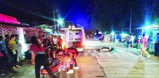 Emergency responders provide urgent treatment to victims following a two-motorcycle collision in Barangay Napnapan Sur, Tigbauan, Iloilo, on the evening of May 28, 2026. PHOTO COURTESY OF AKSYON RADYO ILOILO