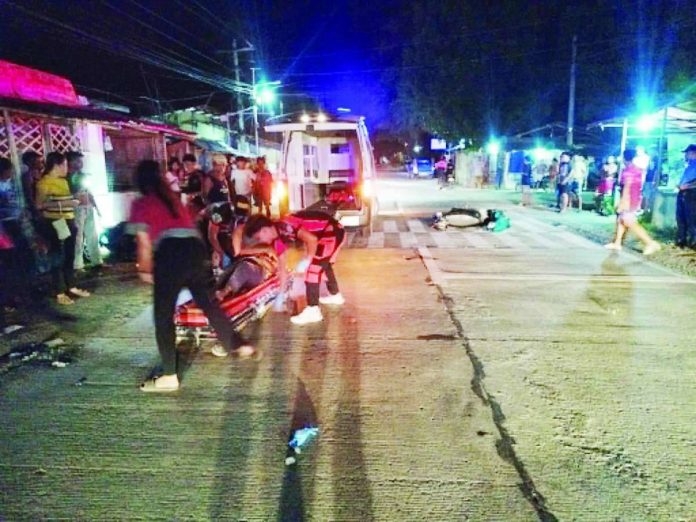 tigbauan_accident_copy_compressed_resized Emergency responders provide urgent treatment to victims following a two-motorcycle collision in Barangay Napnapan Sur, Tigbauan, Iloilo, on the evening of May 28, 2026. PHOTO COURTESY OF AKSYON RADYO ILOILO