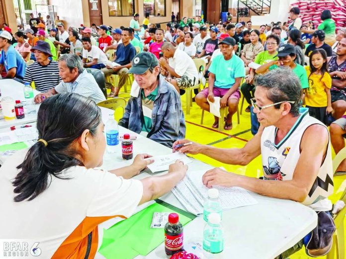 Aklan_BFAR_compressed_resized Fisherfolk beneficiaries received their cash assistance under the Presidential Assistance for Farmers and Fisherfolk Program (PAFFP) during a distribution activity conducted by the Department of Agriculture-Bureau of Fisheries and Aquatic Resources Regional Office VI in Aklan. BFAR-6 PHOTO