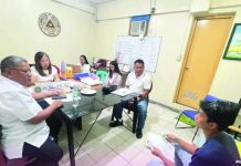 Bacolod Comelec summons 22 voter registration applicants over residency issues Members of the Election Registration Board (ERB) conducted hearings on voter registration applications filed during the April-May 2026 registration period at the Office of the Election Officer in Bacolod City. The hearing was presided over by City Election Officer Atty. Kathrina L. Trinio-Caña, together with Atty. Hermilo B. Pa-oyon of the Local Civil Registrar and Dennis G. Develos, Assistant Schools Division Superintendent-Officer-in-Charge, to verify and evaluate applications for inclusion in the city's voters' list. COMELEC BACOLOD CITY PHOTO
