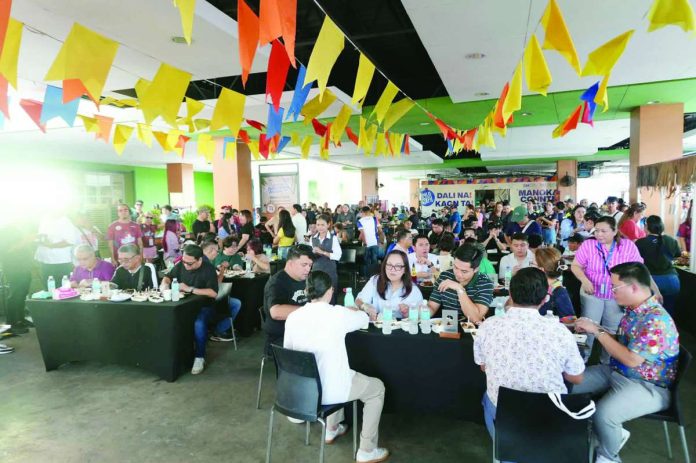 Bacolod_Inasal_Festival_compressed_resized Festival-goers flocked to food stalls during the Bacolod Chicken Inasal Festival 2026, helping vendors generate more than P3.28 million in sales over the three-day celebration. City officials reported a 38.55-percent increase in earnings compared to last year, highlighting the festival’s growing contribution to local businesses and tourism. BACOLOD TOURISM OFFICE